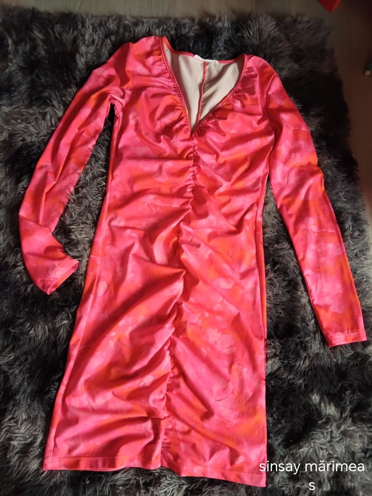 Rochie roză mulată
