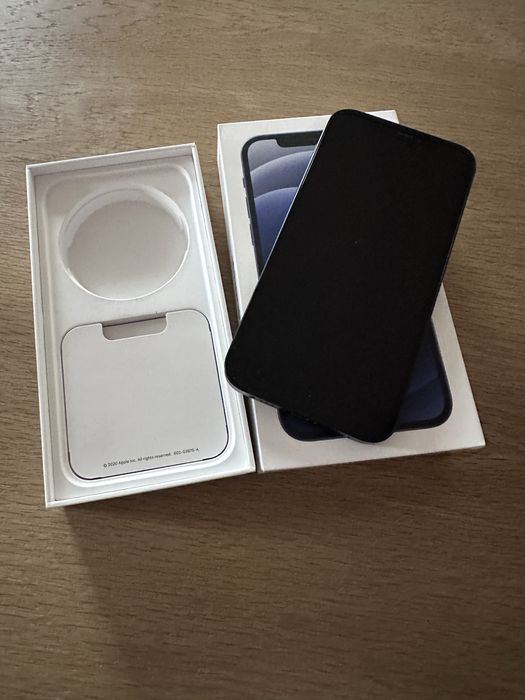 IPhone 12  памет 64 GB