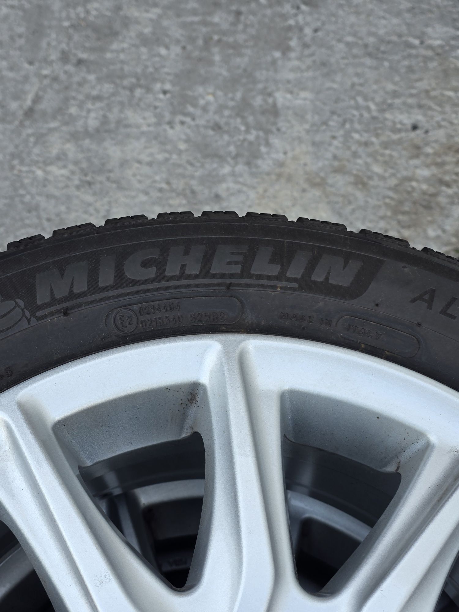 4 Броя 205/55/16 Michelin 2x7,8mm 2x6,6mm