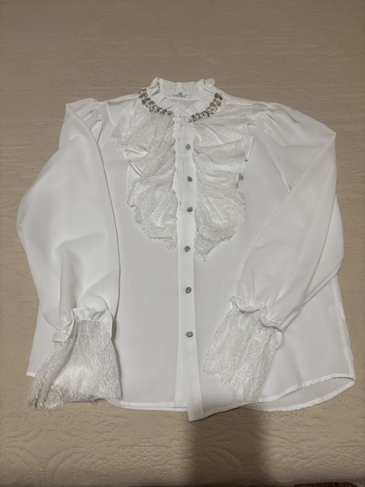 Бяла дамска риза