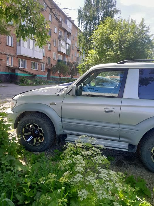 Продам отличный внедорожник.