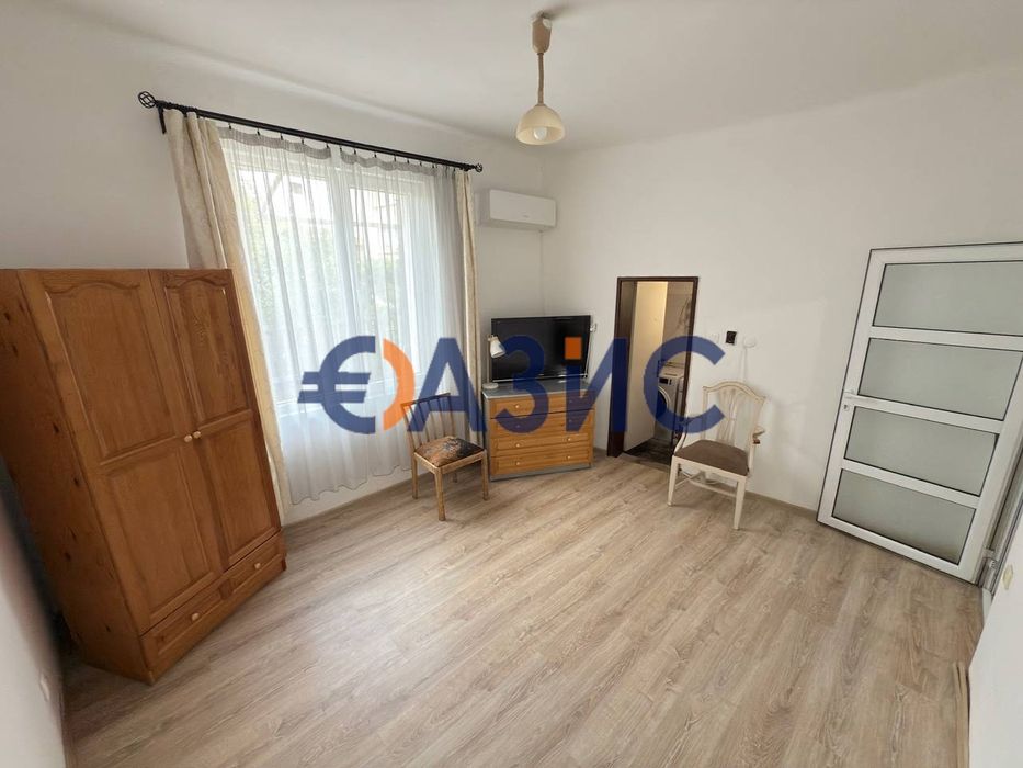 Къща с 2 спални, 75 кв.м. + 430 кв.м. двор, Средец, област Бургас,