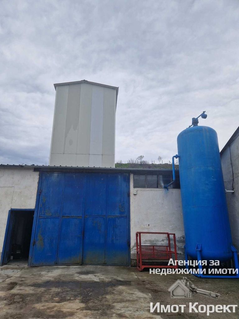 Продава се Склад в Асеновград - 3040 кв.м за 142 €/кв.м - Снимка #6