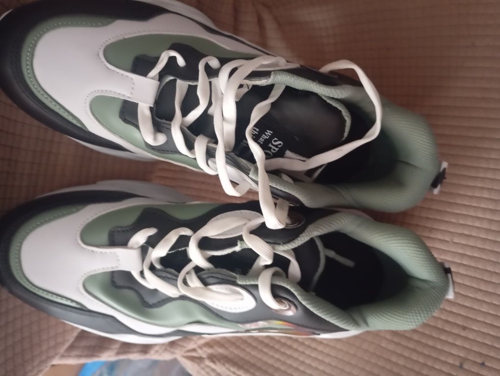 Vând  adidas  Nr 39 de damă