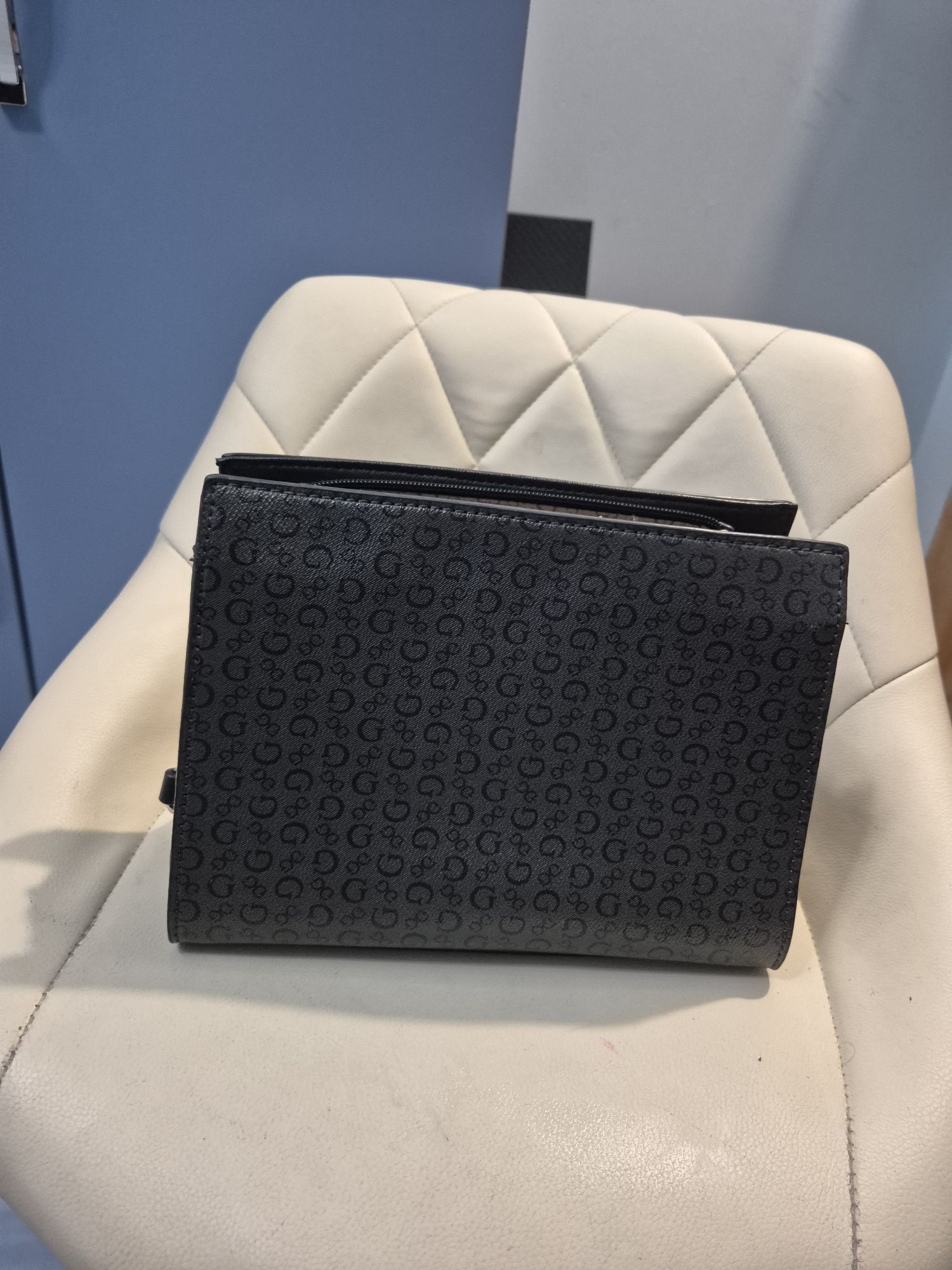 Оригинална чанта Guess