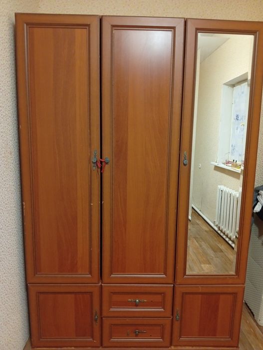 Шкаф сатылады, почти новый жақсы күйде