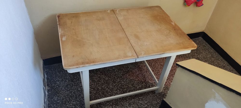 Стара дървена маса в много добро състояние 120/80
