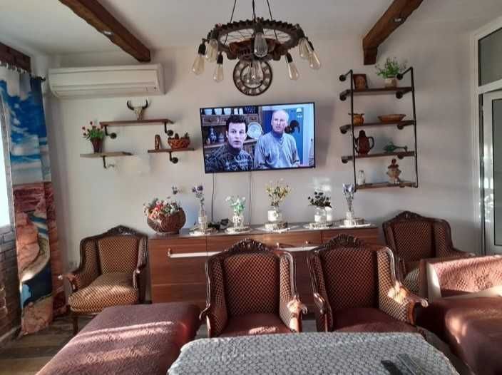 Дава се под наем Двустаен апартамент в София, Изток - 96 кв.м за 799 € - Снимка #2