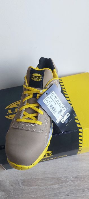 Vând Bocanci de protecție