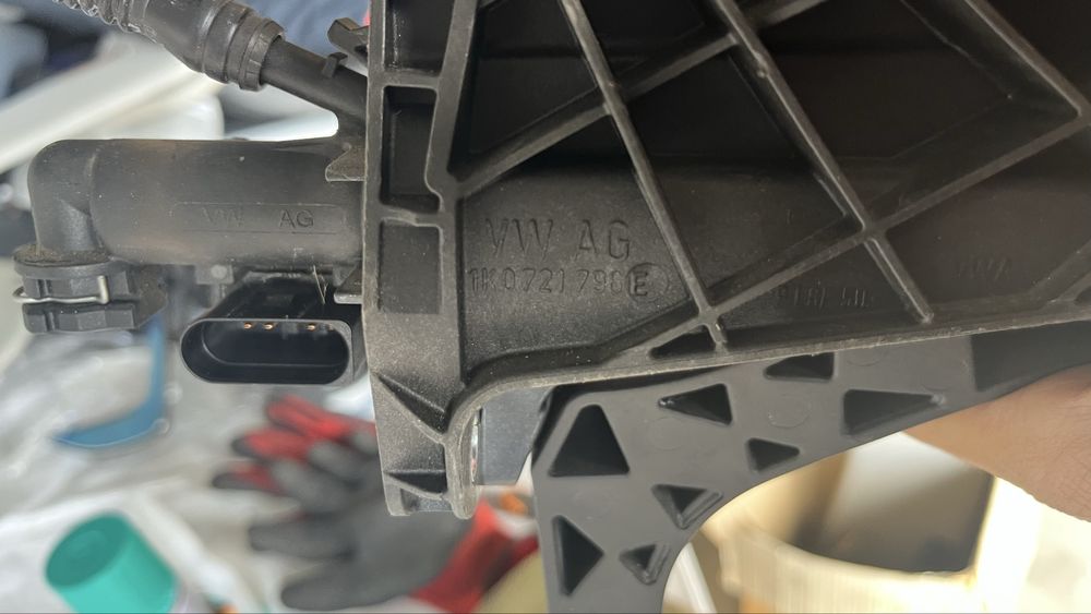 2 броя педал за съединител VW Golf 5