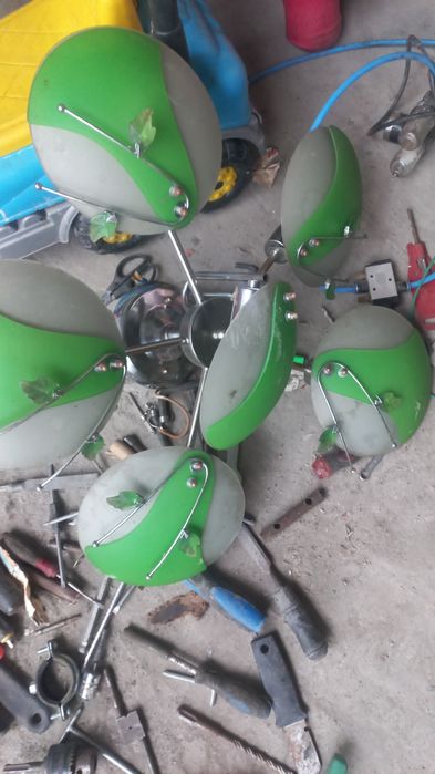 Продам люстры разные