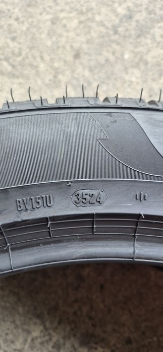 2 anvelope iarna Pirelli 325/40/22,dot 2024.Pretul este pe bucata.