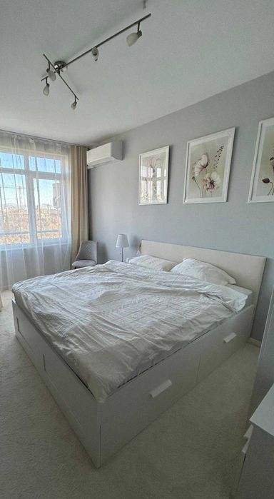 Голяма (206/166cm)запазена спалня ИКЕА с матрак и табла