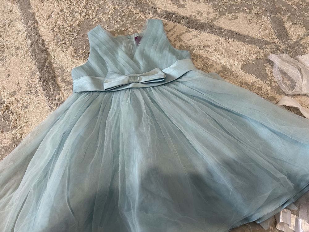 Продам детское платье голубого цвета