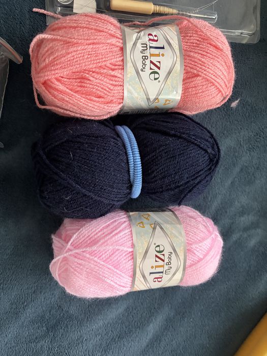 Пряжа и набор для вышивания