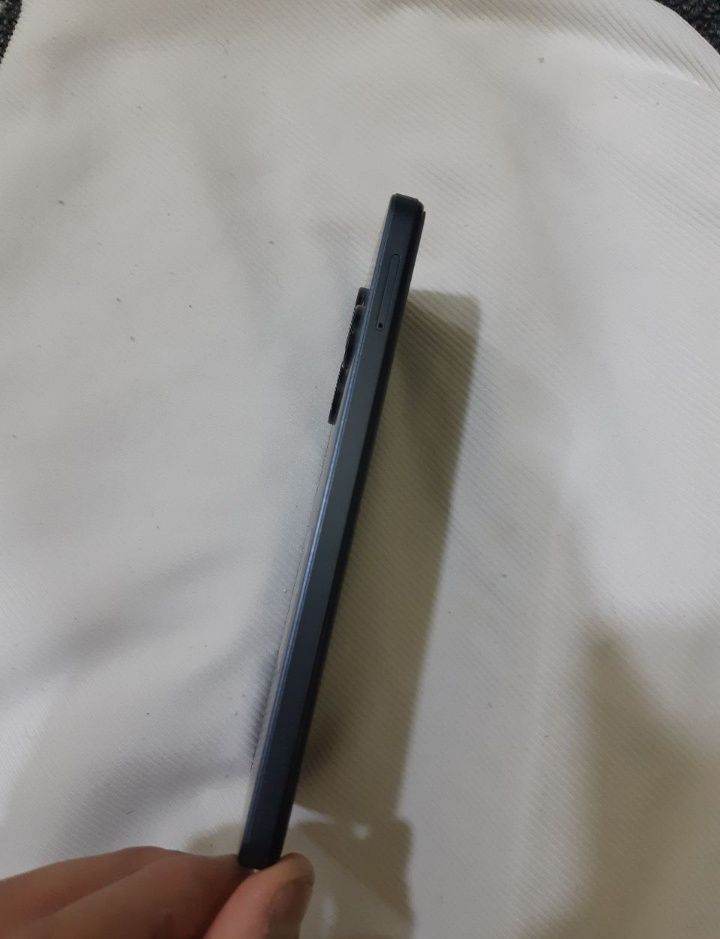 Tecno Spark 20 pro kami bor 
Hamma joyi chotki ishlidi yengi.
Xo