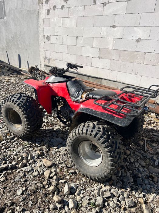 vând atv kawasaki 300
