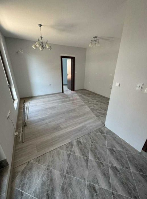 Продава се Двустаен апартамент в Пловдив, Кършияка - 74 кв.м за 1352 €/кв.м - Снимка #1