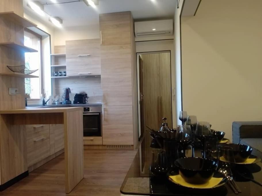 Дава се под наем Двустаен апартамент в София, Изток - 65 кв.м за 990 € - Снимка #3