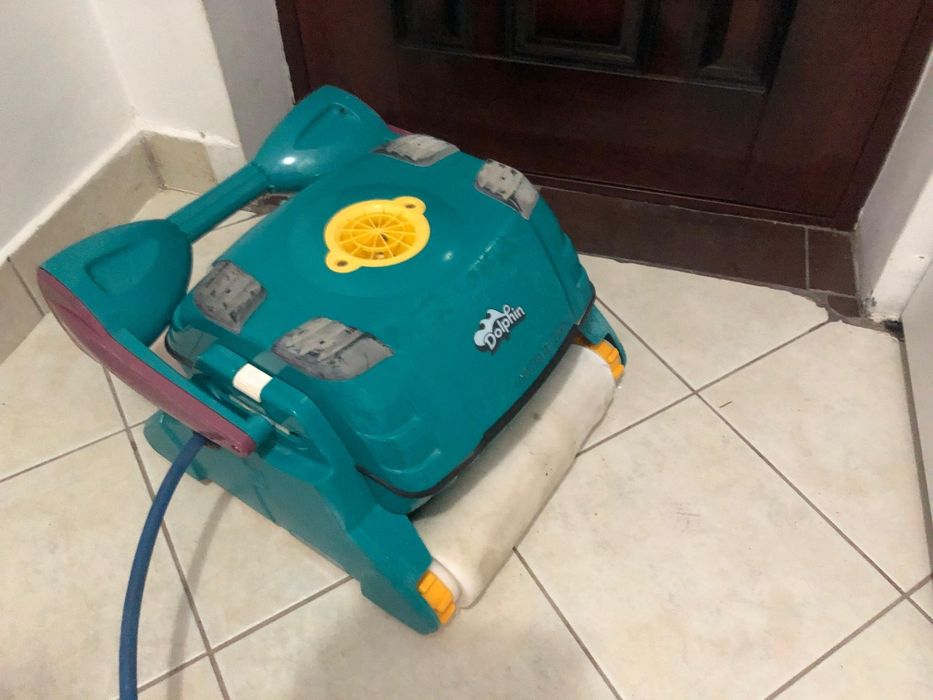 Robot aspirator curatare intretinere piscina Dolphin vintage