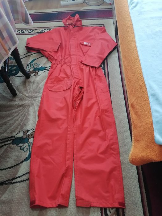 OFERTA : Salopetă impermeabila (mărimea 50-52)
