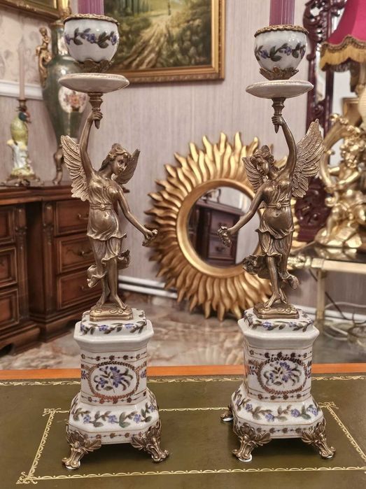Pereche de sfesnice din portelan si bronz.