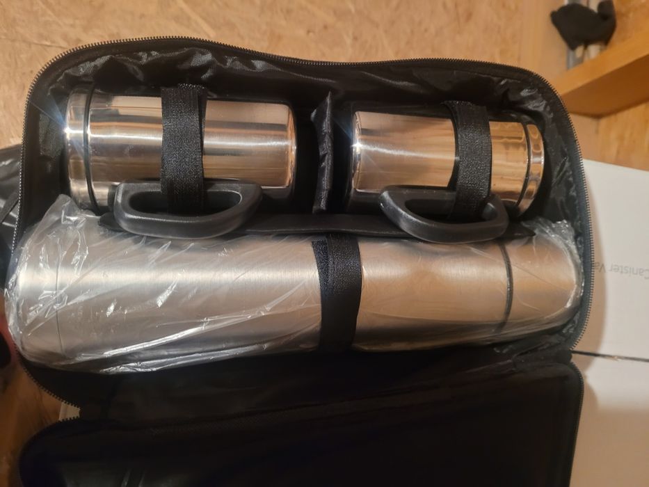 set 2 termosuri noi, 1 litru fiecare sau set cu 2 cani in geanta de  t