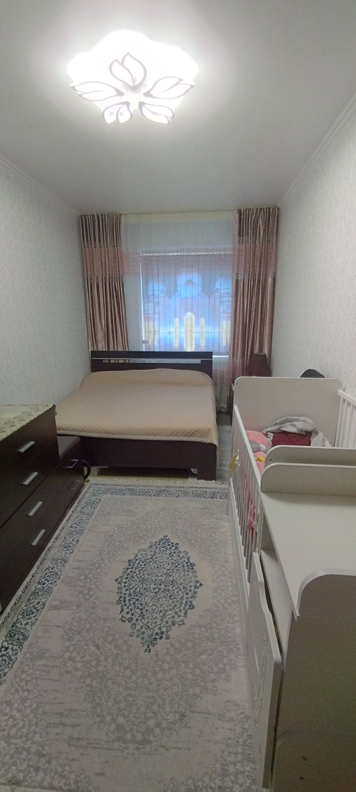 Продается 3-х комн.кв. на 3 этаже по ул.Абая 60(дом стоматологии).1990