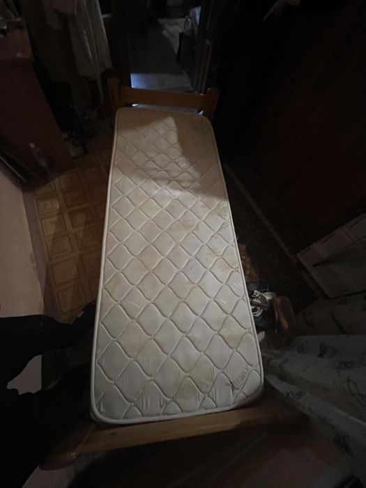 Кровать односпальная деревянная