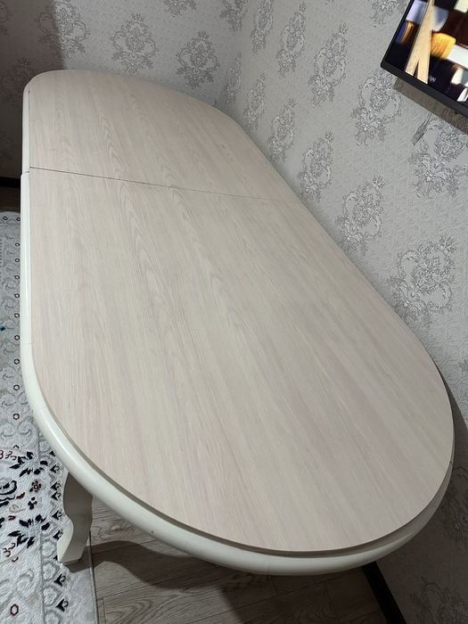 Деревянный стол