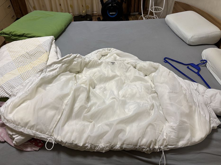 Продавам дамско яке About you