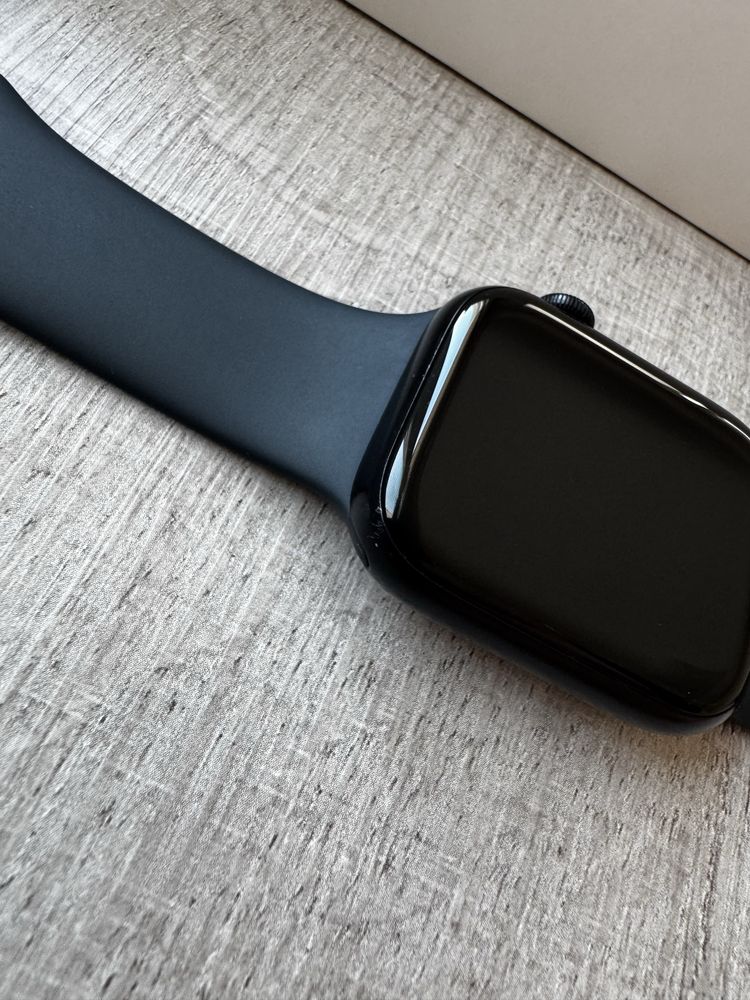 Apple Watch Series 7 (45mm + Cellular) — топ състояние