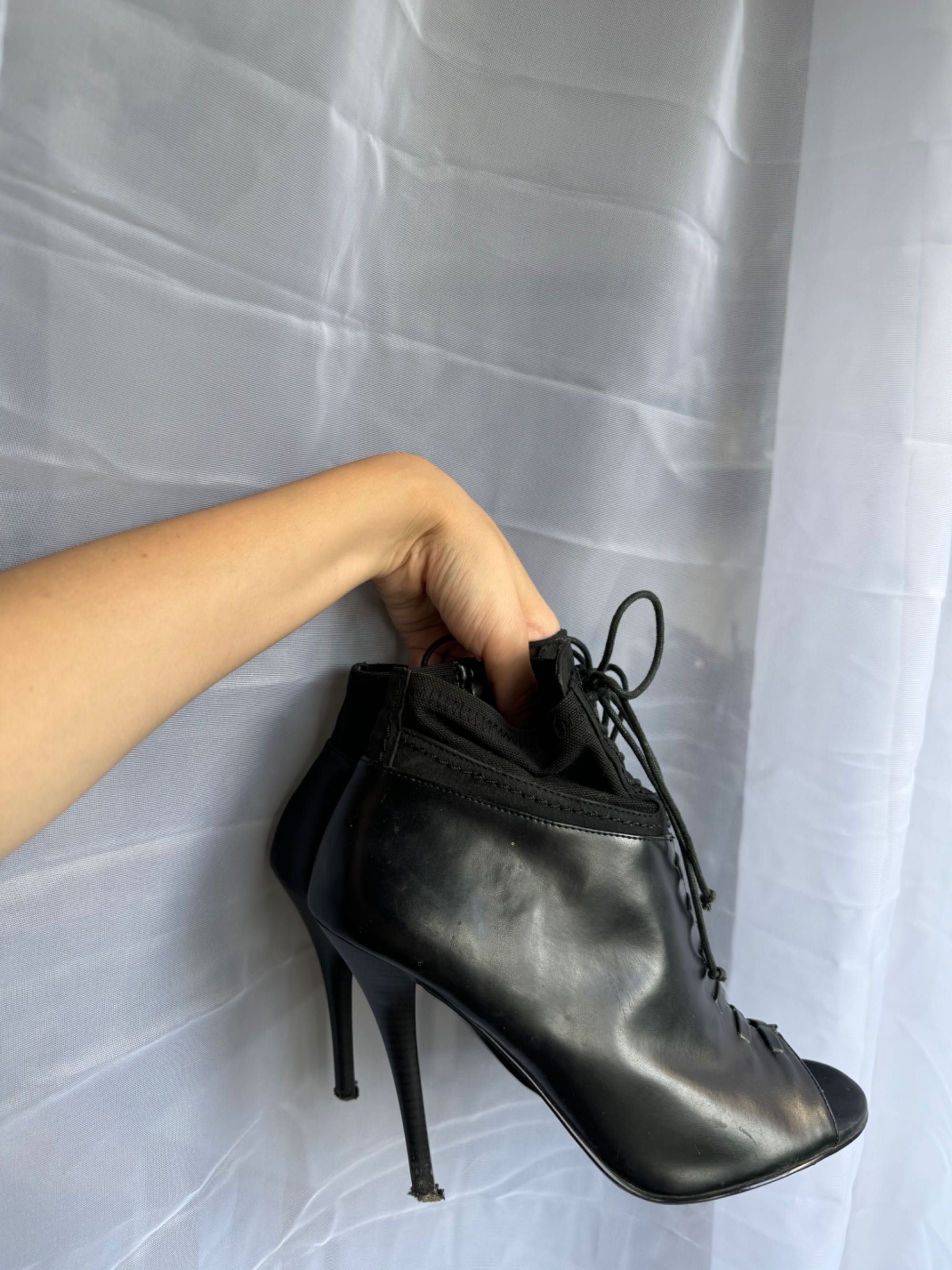 Ботильоны Charles and Keith  подойдут для high heels Хилсы