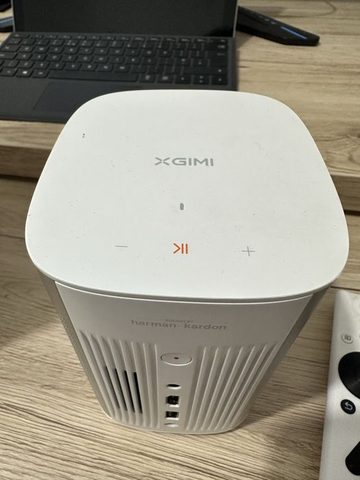 Vand video proiector XGimi MOGO Pro, 1080P(ultra portabil)
