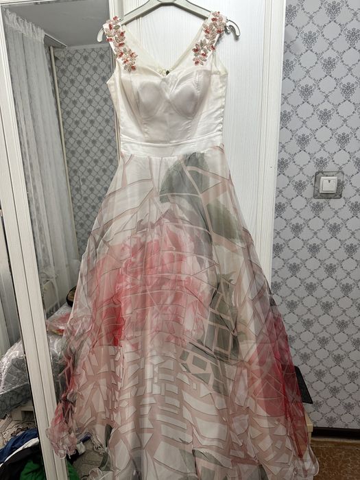 Нарядное вечернее платье