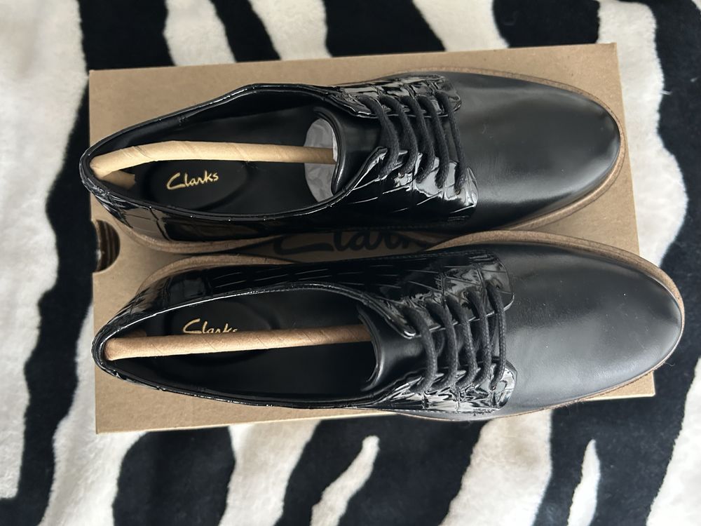 Нови обувки оксфордки Clarks 39 нов модел