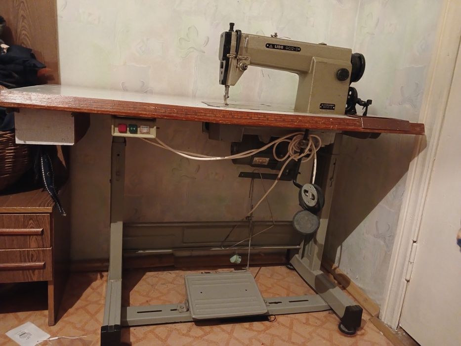 Продам швейную  машину