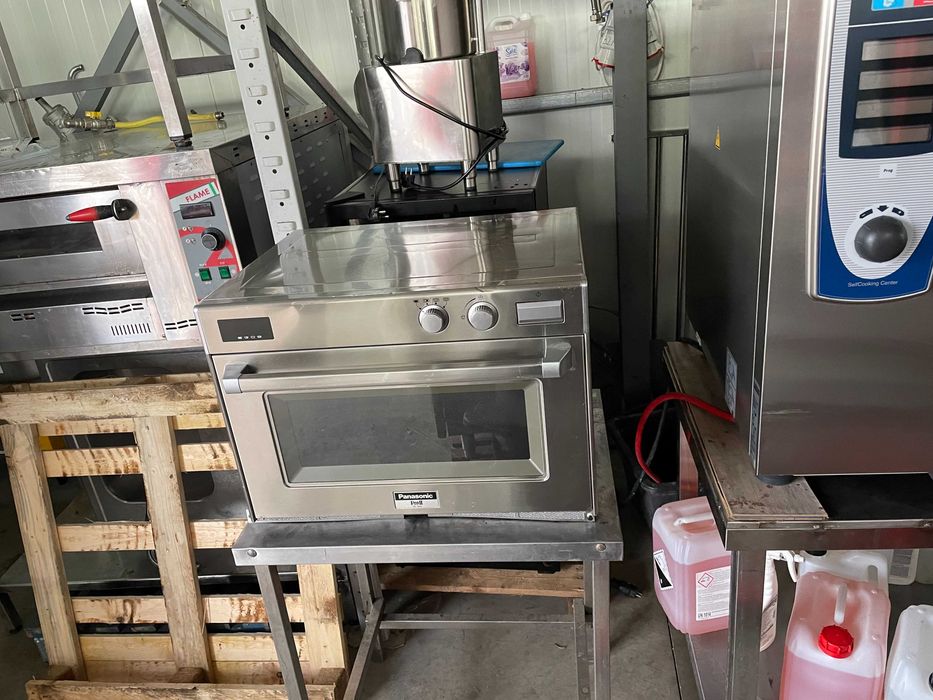 Cuptor Microunde Panasonic PRO2 si Microunde Sharp R22AT