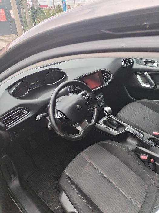 Mașina Peugeot 308 2015