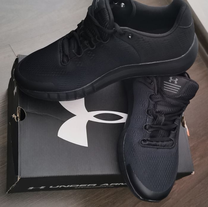 Adidasi Under Urmour noi
