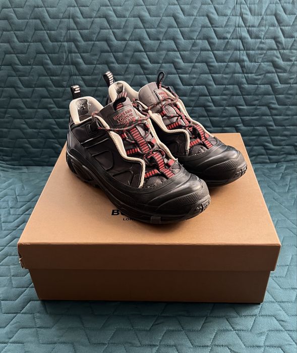 Burberry обувки