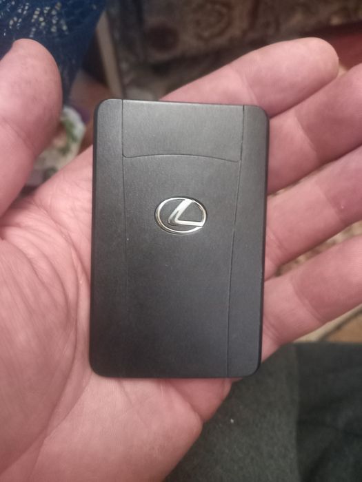 Продам ключи от лексуса 57 и таёта камри 500 и таеты 50