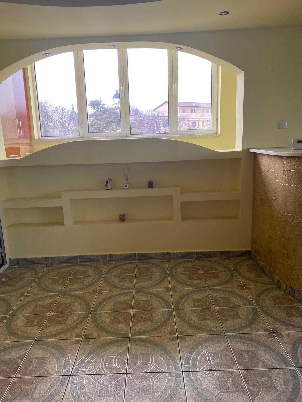 Apartament ZONA CENTRALA, Living + 2 dormitoare 100+mp.