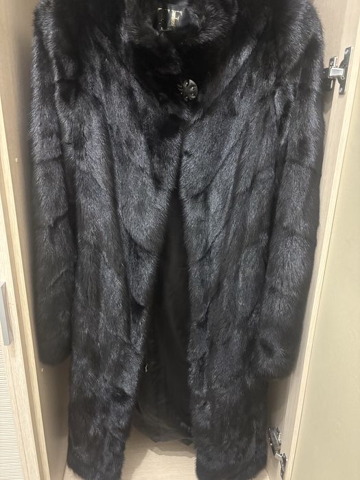 Продам норковую шубу р.42