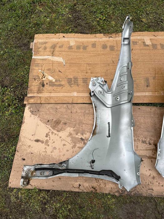 Aripa stanga / dreapta fata Mazda 6 GH 2008-2012 culoare gri