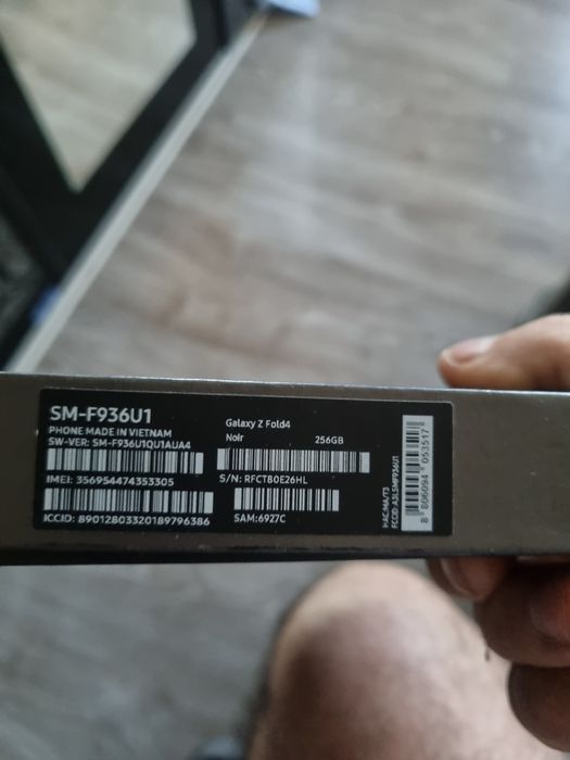 Samsung z4 fold  nou