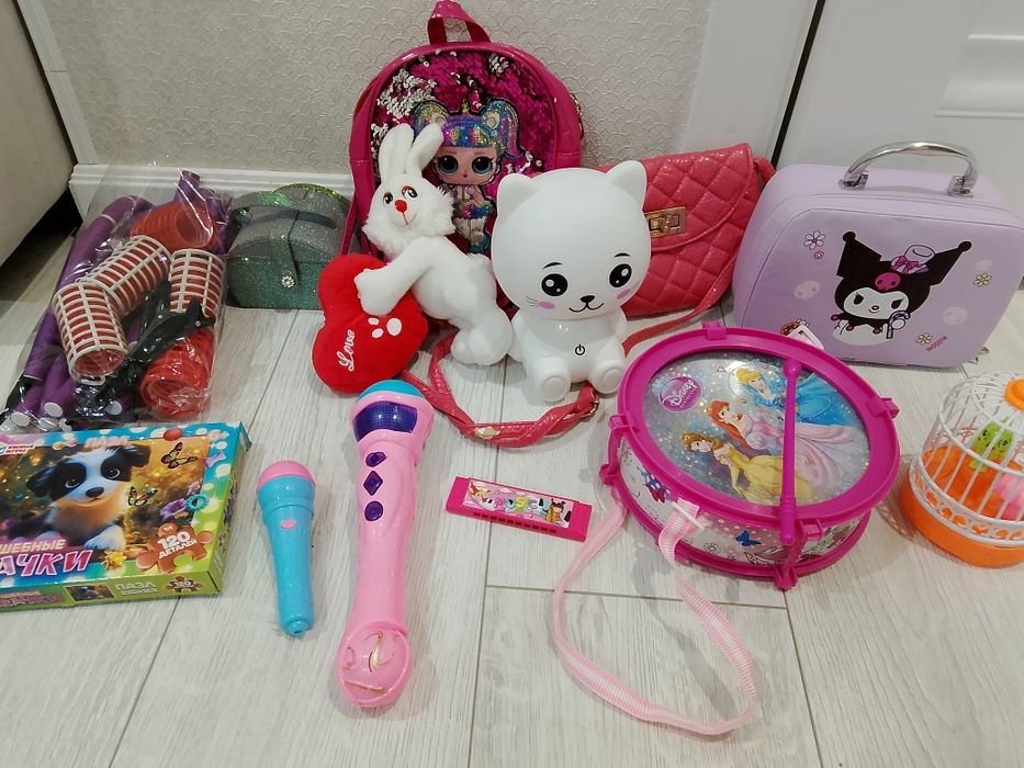 Игрушки и сумочки для девочки
