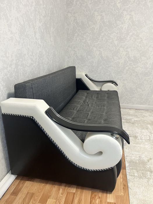 Продам диван, размер 2м на 1,5 м , с дополнительным местом 2м на 2.10