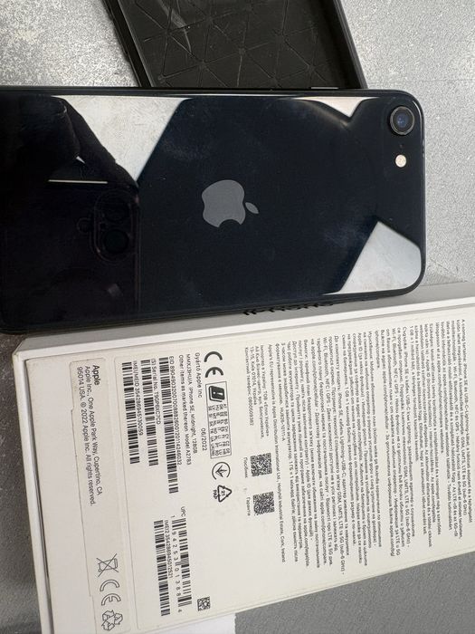 Iphone SE 128 gb за части