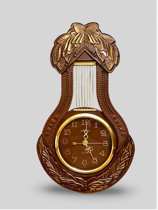 Большие часы на стену, классический стиль, б/у.